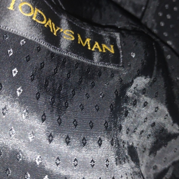 Suit - Picture 3 of 4